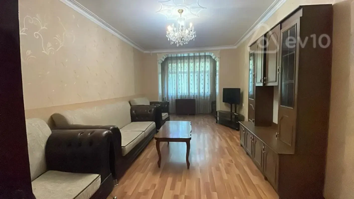 Kirayə verilir 2 otaqlı köhnə tikili 95 m²