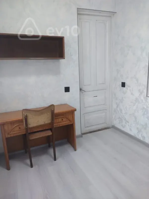 Kirayə verilir 3 otaqlı köhnə tikili 70 m²