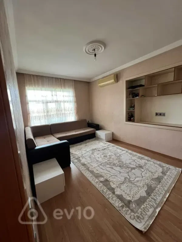Kirayə verilir 2 otaqlı köhnə tikili 50 m²