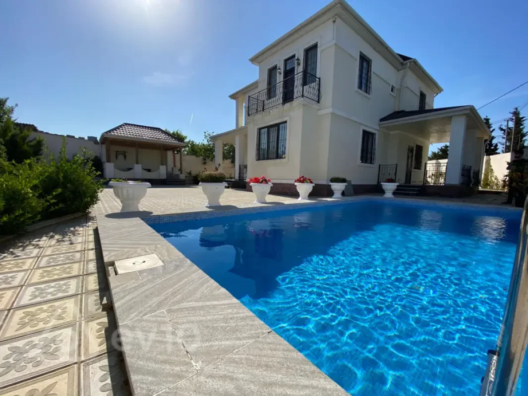Kirayə verilir 5 otaqlı həyət evi 200 m²