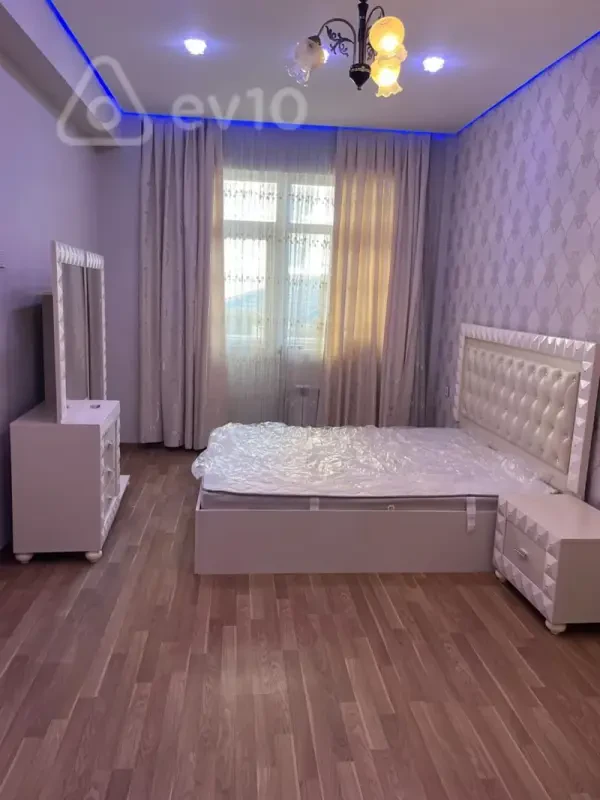 Kirayə verilir 2 otaqlı yeni tikili 100 m²