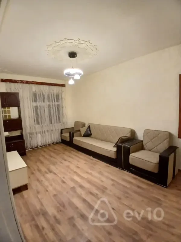 Kirayə verilir 3 otaqlı köhnə tikili 70 m²
