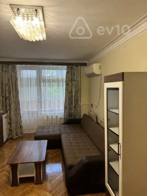 Kirayə verilir 2 otaqlı köhnə tikili 53 m²