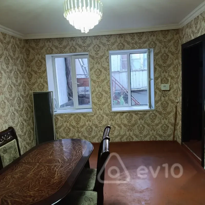 Satılır 2 otaqlı köhnə tikili 70 m²