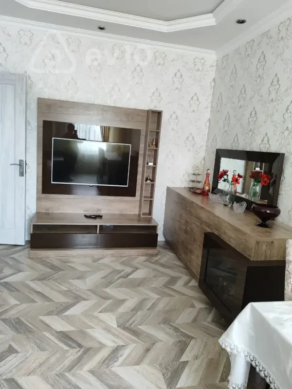 Kirayə verilir 2 otaqlı köhnə tikili 55 m²