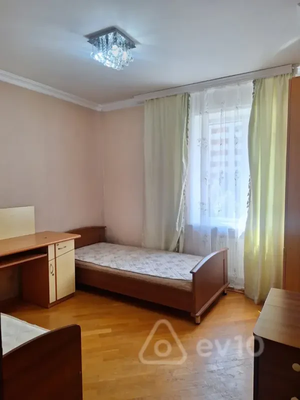 Kirayə verilir 3 otaqlı köhnə tikili 80 m²