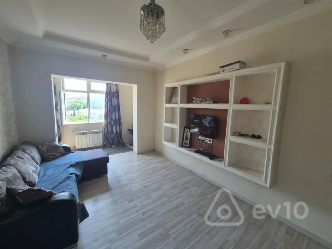 Kirayə verilir 2 otaqlı köhnə tikili 42 m²