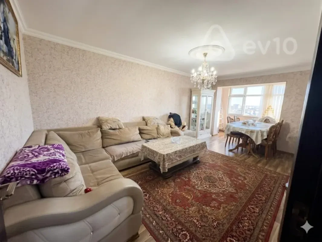 Satılır 4 otaqlı köhnə tikili 80 m²