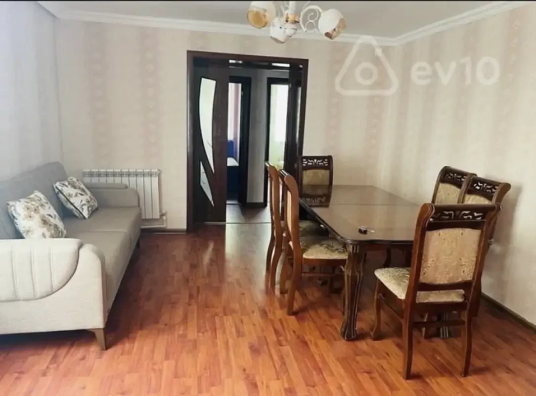 Kirayə verilir 3 otaqlı köhnə tikili 85 m²