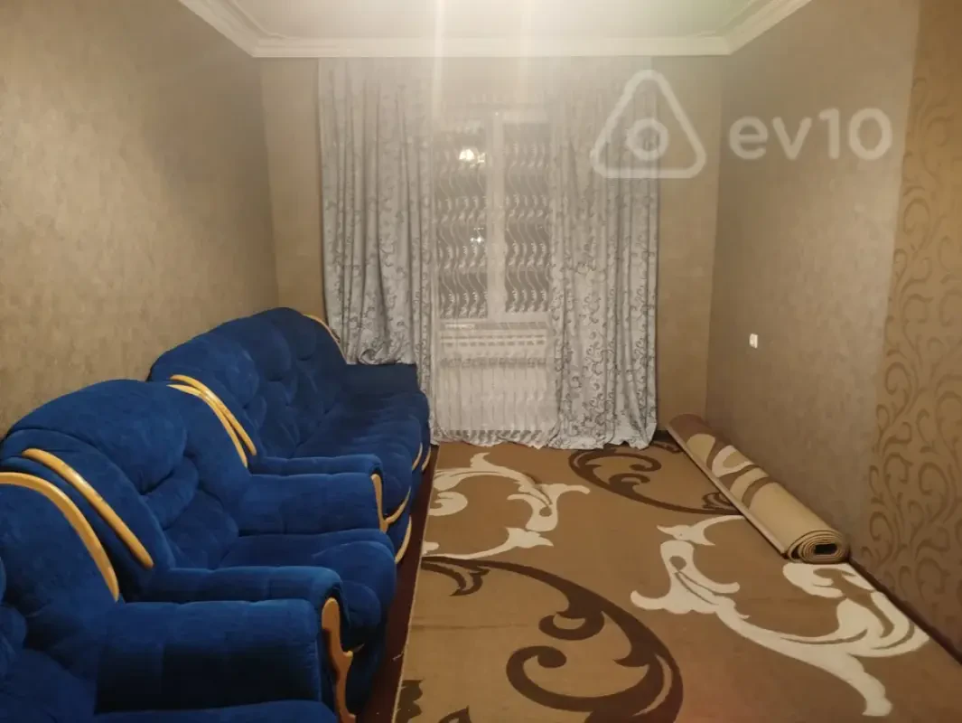 Kirayə verilir 2 otaqlı köhnə tikili 50 m²