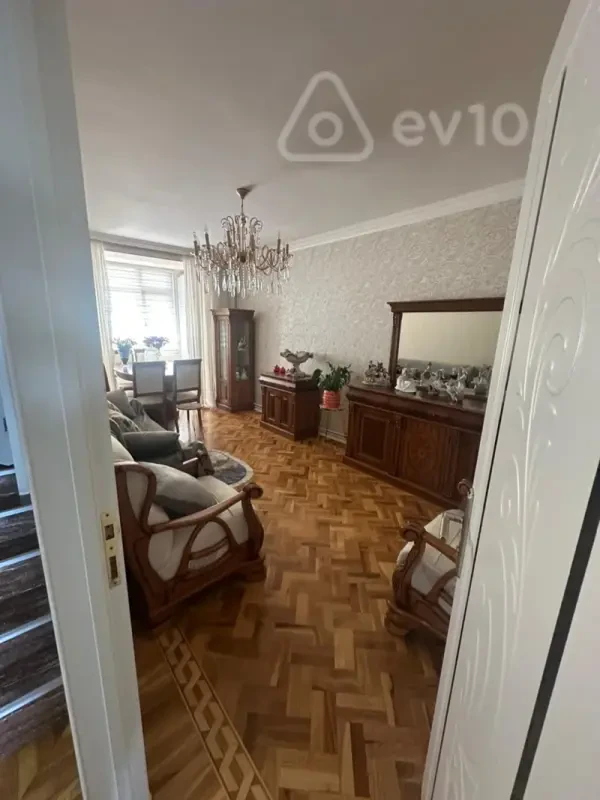 Satılır 3 otaqlı köhnə tikili 75 m²