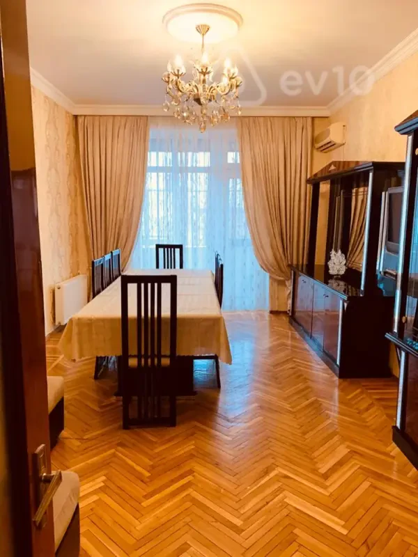 Satılır 3 otaqlı köhnə tikili 80 m²