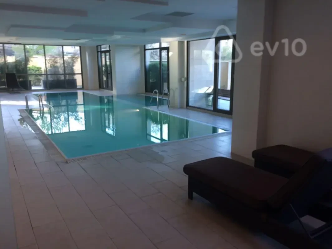 Kirayə verilir 5 otaqlı yeni tikili 190 m²