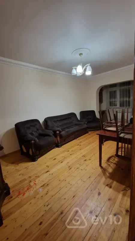 Kirayə verilir 3 otaqlı köhnə tikili 80 m²