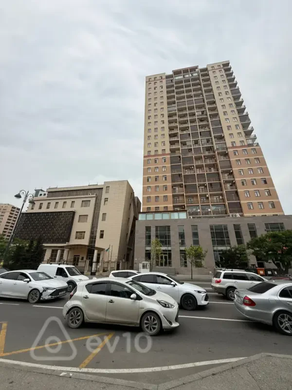 Kirayə verilir 2 otaqlı köhnə tikili 60 m²