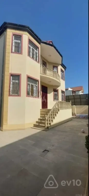 Satılır 7 otaqlı həyət evi 240 m²