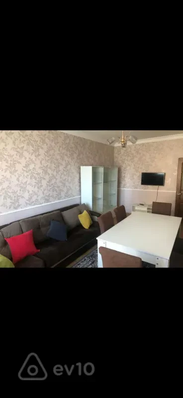Kirayə verilir 3 otaqlı köhnə tikili 70 m²