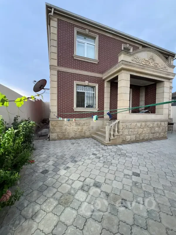 Satılır 6 otaqlı həyət evi 200 m²