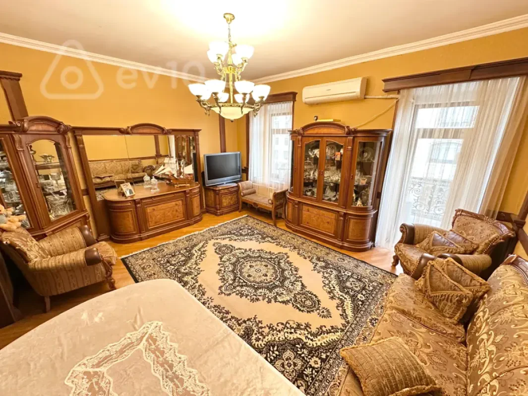 Satılır 2 otaqlı köhnə tikili 70 m²