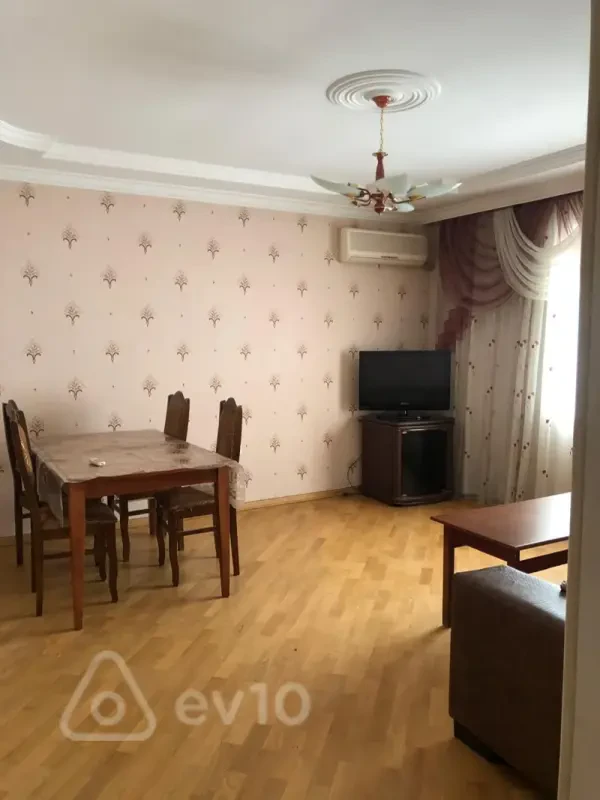 Kirayə verilir 3 otaqlı köhnə tikili 80 m²