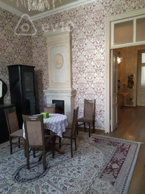 Kirayə verilir 2 otaqlı köhnə tikili 65 m²