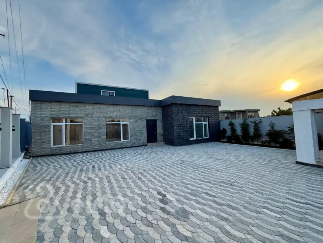 Satılır 5 otaqlı həyət evi 180 m²