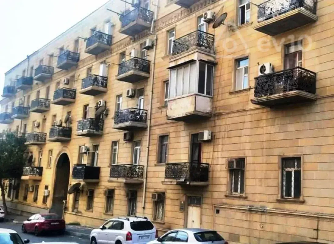 Satılır 3 otaqlı köhnə tikili 85 m²