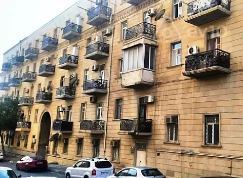 Satılır 3 otaqlı köhnə tikili 85 m² — Bakı, Xətai 3 otaq 85.00 m²