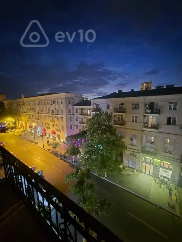 Kirayə verilir 3 otaqlı köhnə tikili 100 m²