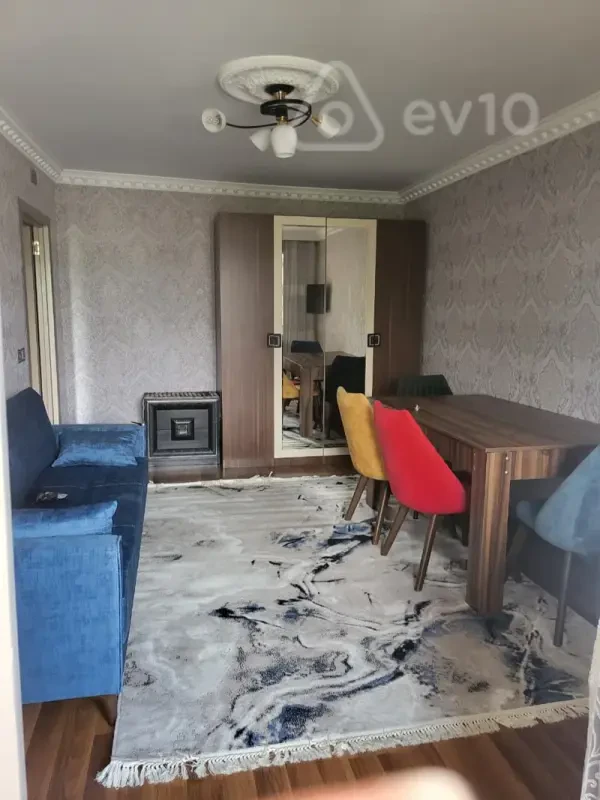 Kirayə verilir 2 otaqlı köhnə tikili 40 m²