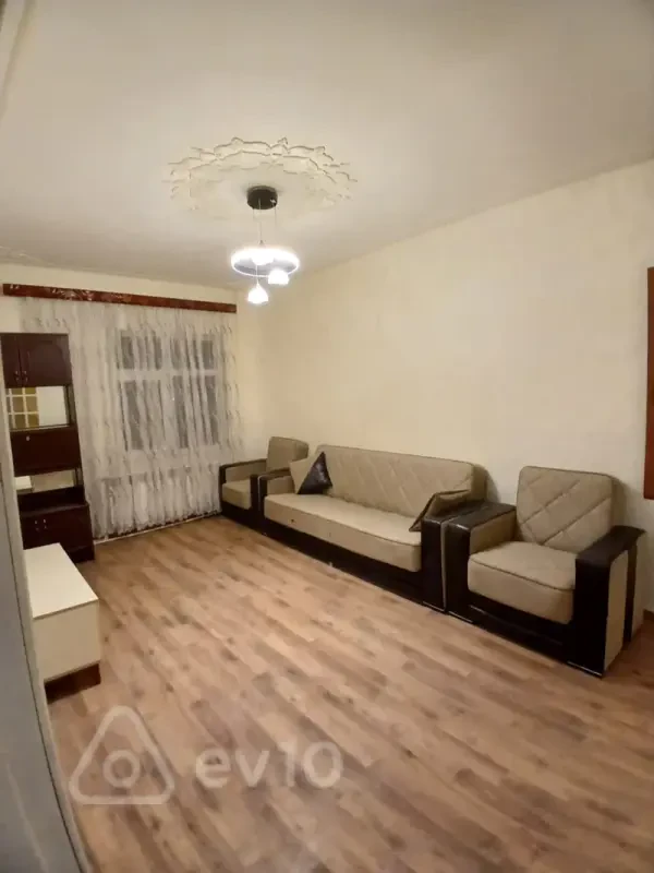 Kirayə verilir 3 otaqlı köhnə tikili 65 m²