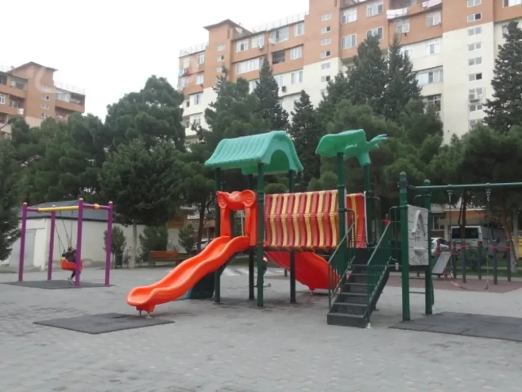 Satılır 2 otaqlı köhnə tikili 70 m²