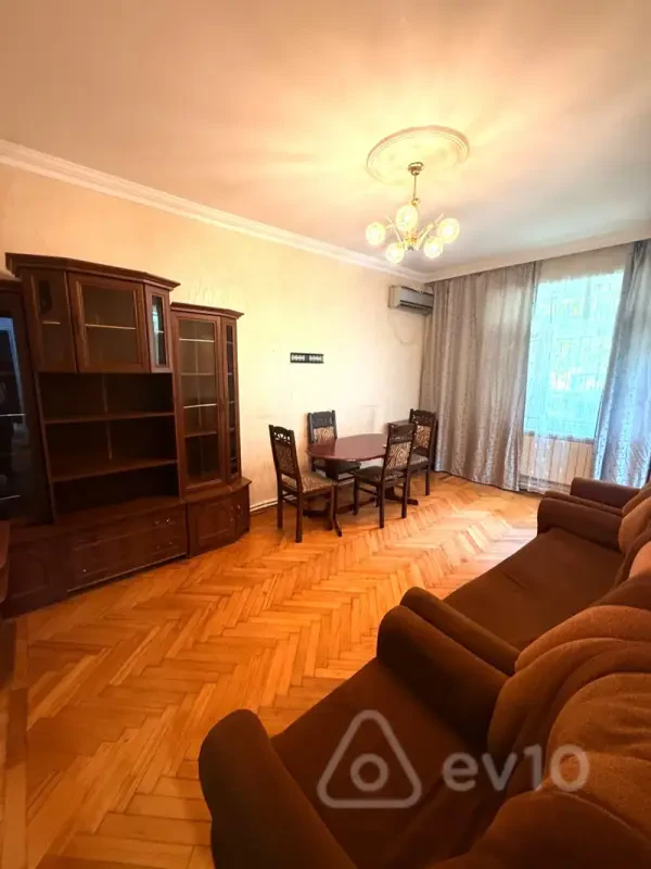 Kirayə verilir 2 otaqlı köhnə tikili 60 m²