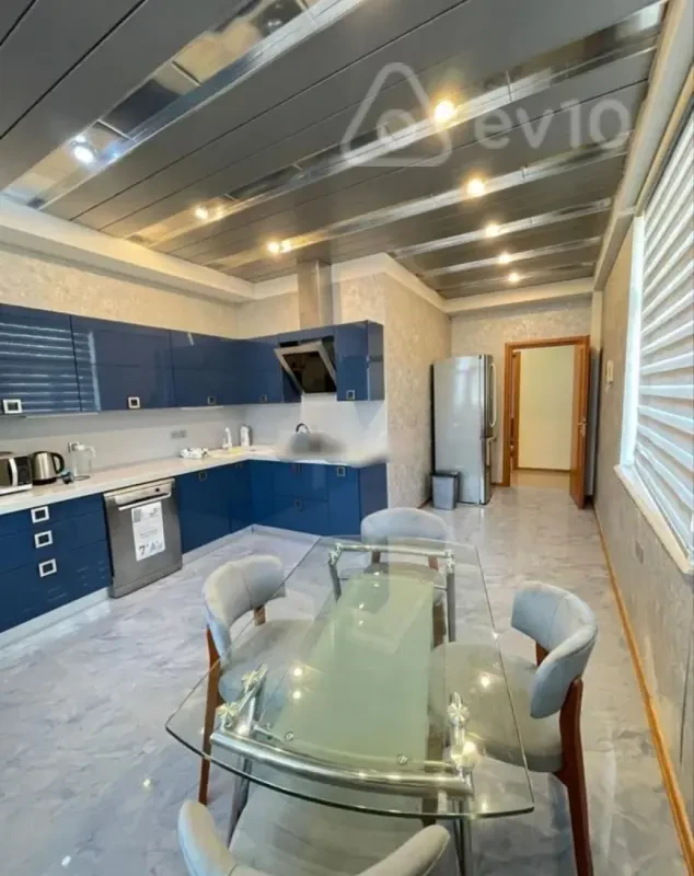 Kirayə verilir 3 otaqlı yeni tikili 160 m²