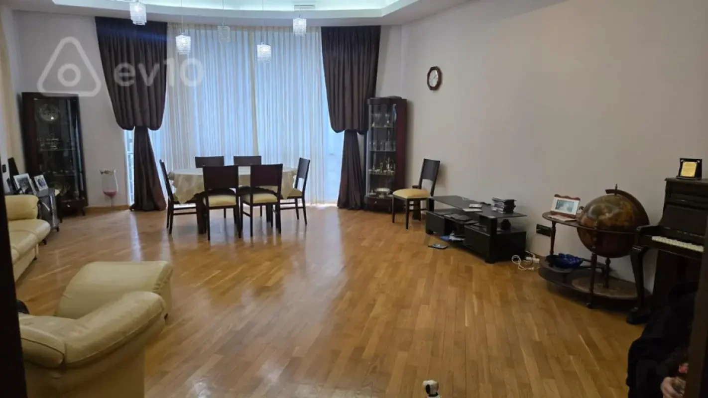 Kirayə verilir 3 otaqlı yeni tikili 180 m²