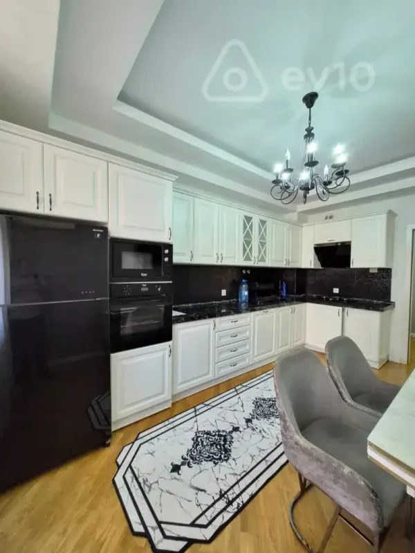 Kirayə verilir 3 otaqlı yeni tikili 130 m²