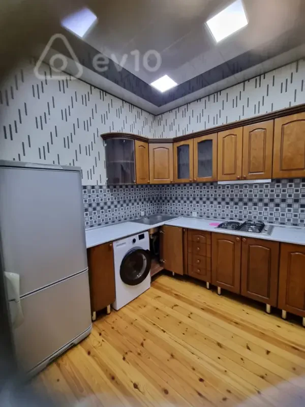 Kirayə verilir 2 otaqlı həyət evi 90 m²