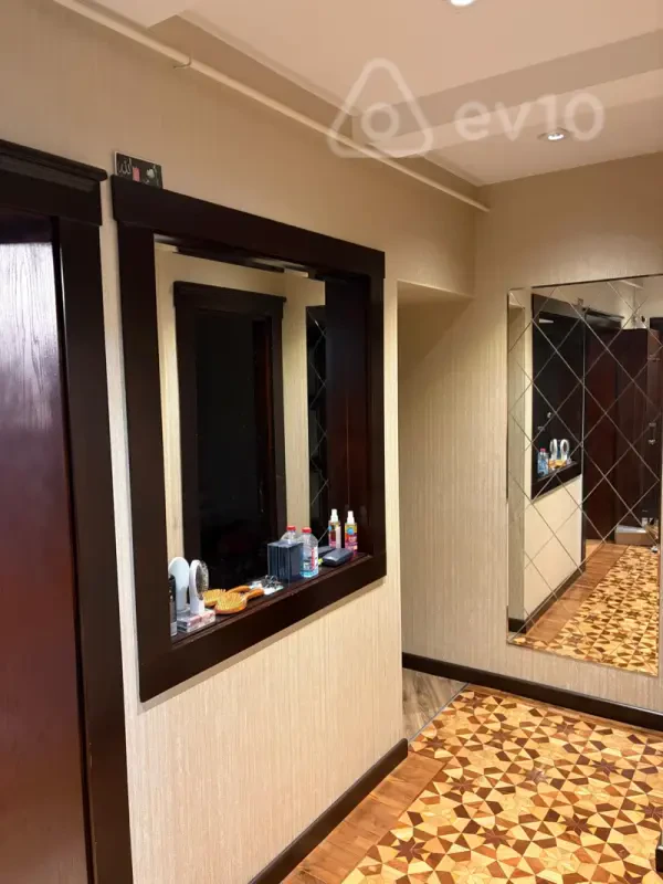 Satılır 4 otaqlı köhnə tikili 105 m²