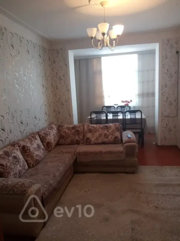 Kirayə verilir 2 otaqlı köhnə tikili 55 m²