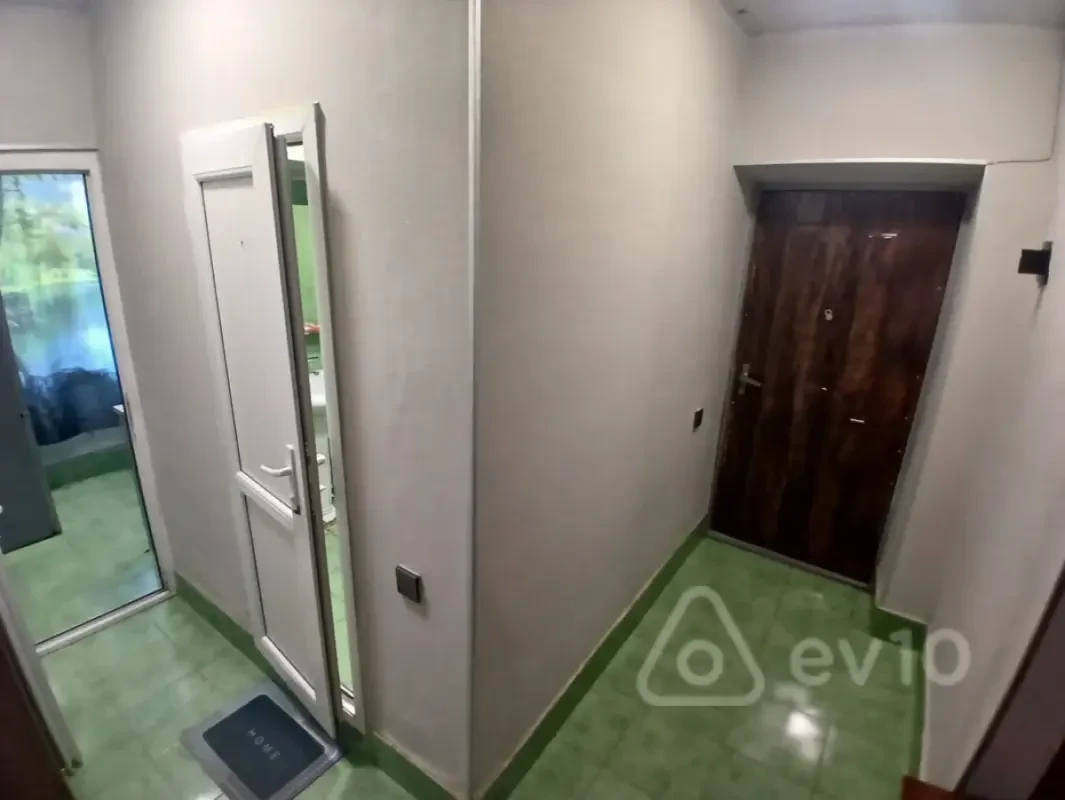 Kirayə verilir 2 otaqlı köhnə tikili 45 m²