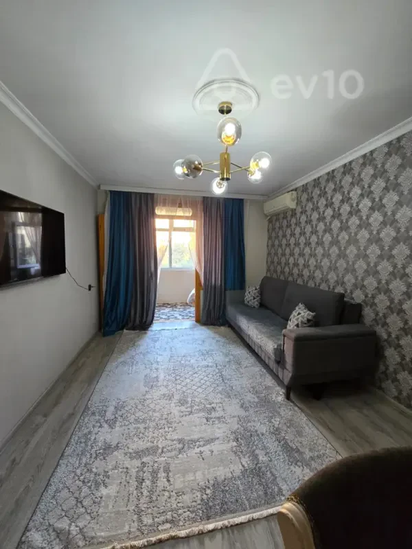 Satılır 2 otaqlı köhnə tikili 42 m²
