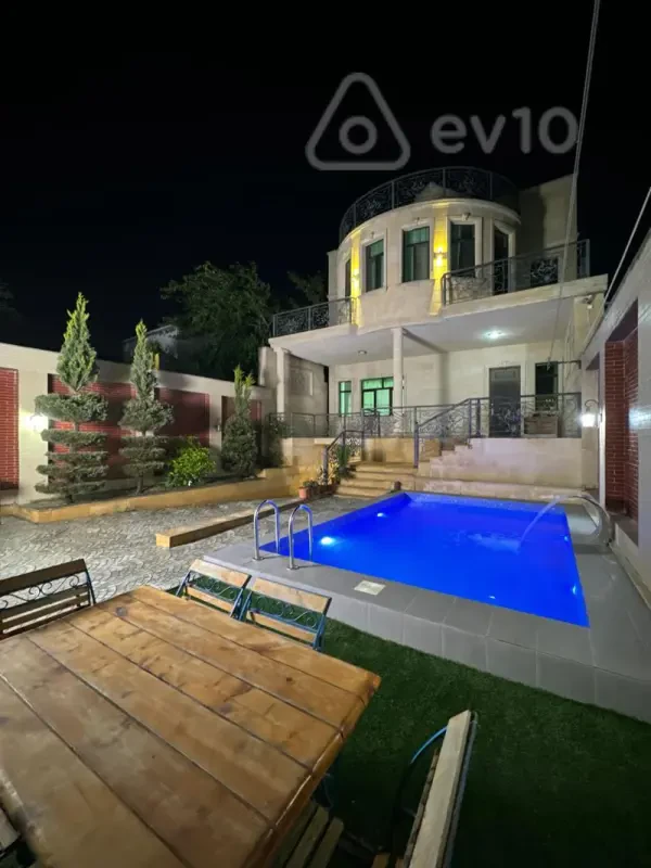 Kirayə verilir 7 otaqlı həyət evi 500 m²