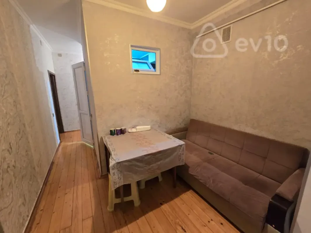 Kirayə verilir 2 otaqlı köhnə tikili 40 m²