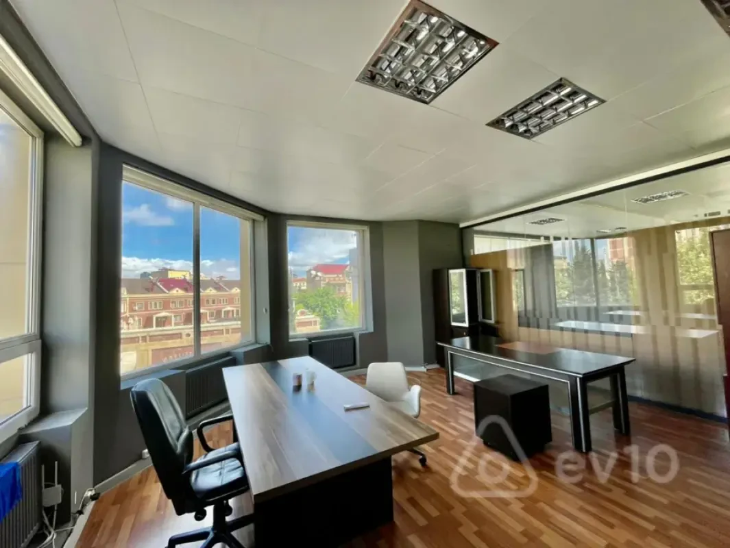 Kirayə verilir 1 otaqlı ofis 45 m²