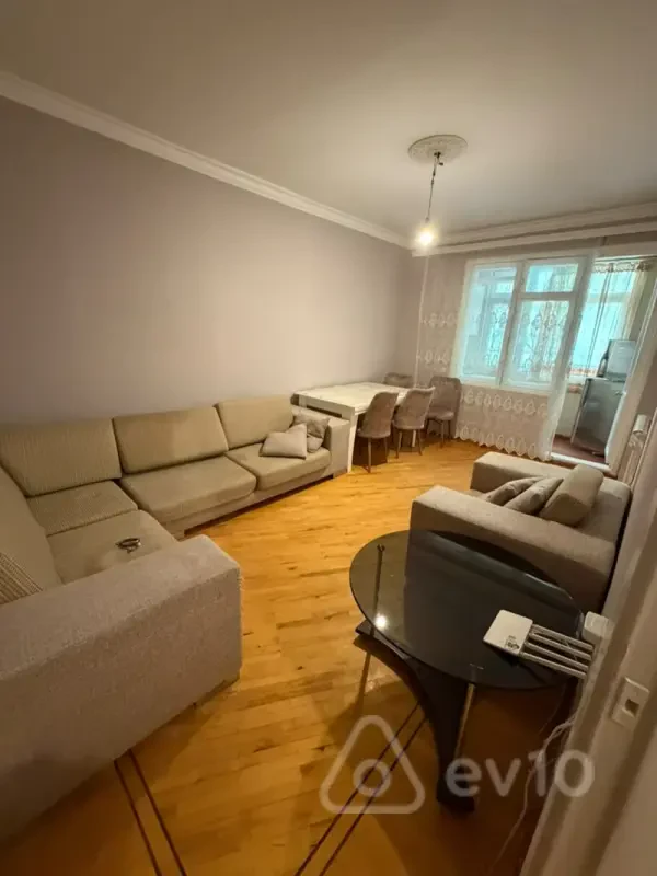 Kirayə verilir 3 otaqlı köhnə tikili 70 m²