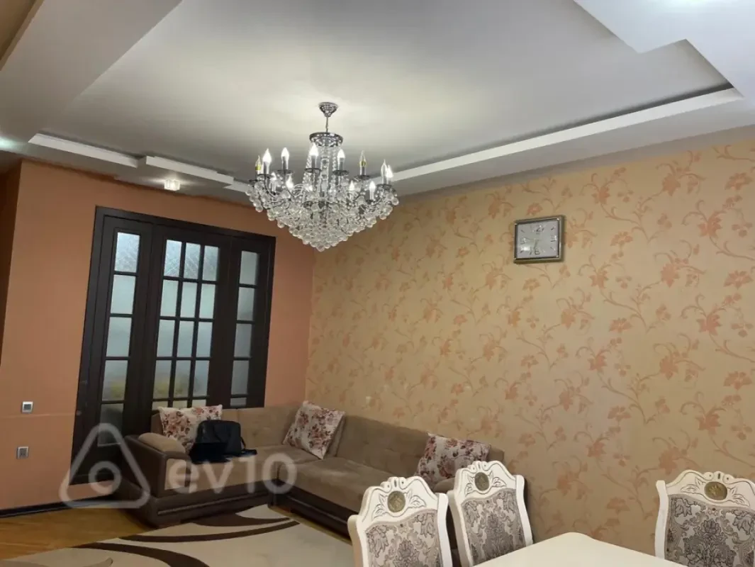 Kirayə verilir 2 otaqlı yeni tikili 80 m²
