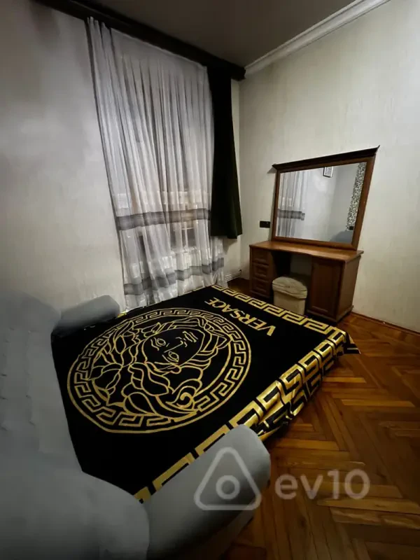 Kirayə verilir 2 otaqlı köhnə tikili 60 m²