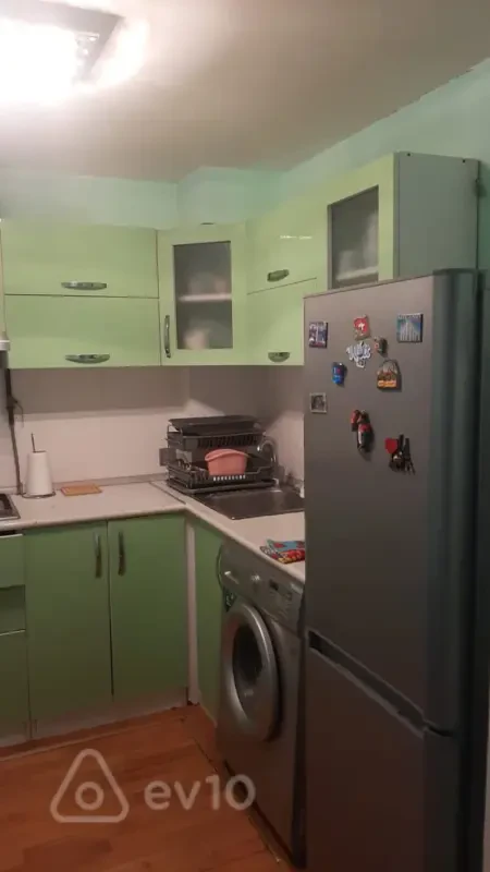 Kirayə verilir 2 otaqlı köhnə tikili 60 m²