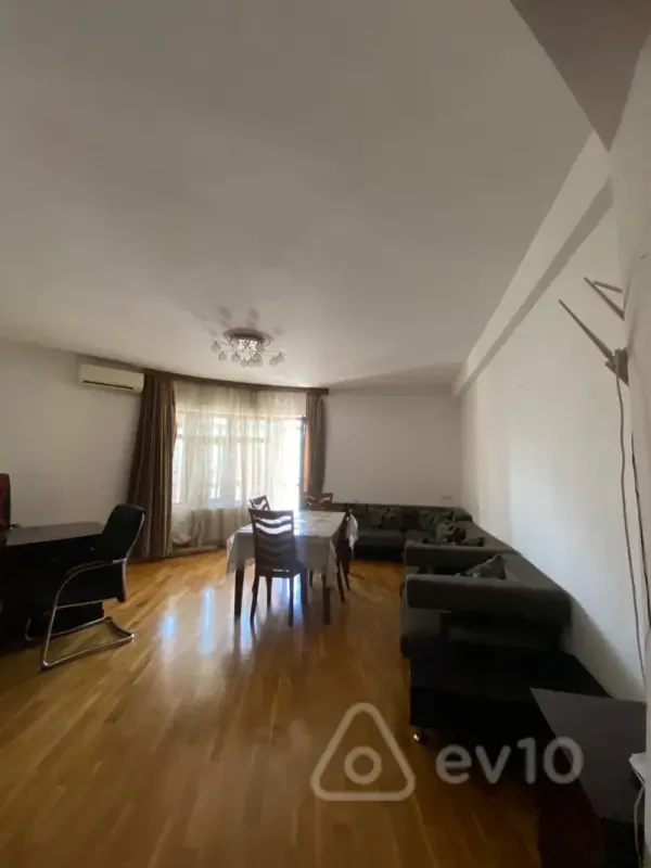 Kirayə verilir 3 otaqlı köhnə tikili 90 m²