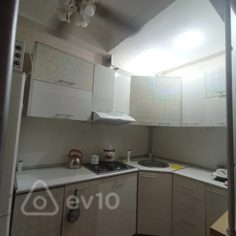 Kirayə verilir 3 otaqlı yeni tikili 150 m²